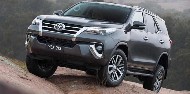 2016 Toyota Fortuner Revealed Ahead of Sydney Auto Show